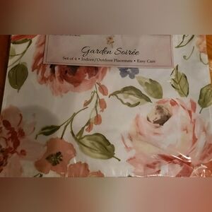Garden Soiree Indoor Outdoor Set of 4 New Floral Placemats Benson Mills